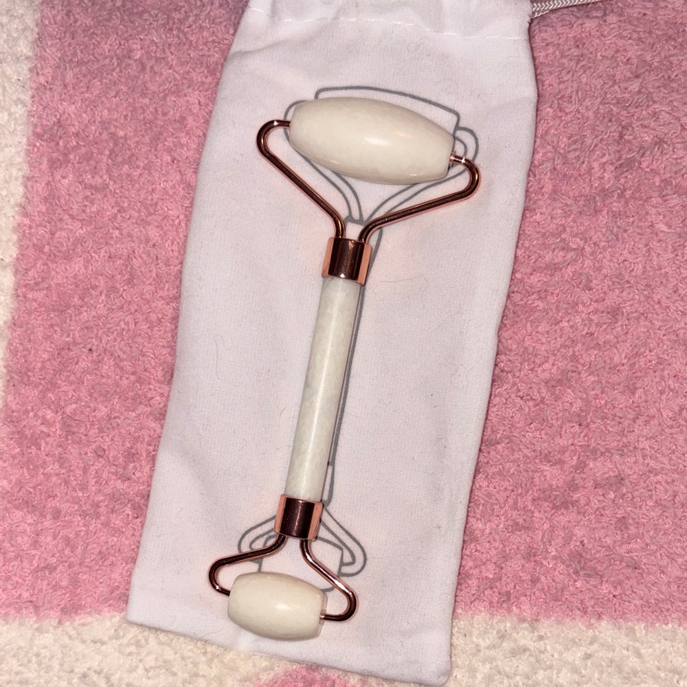 White and Rose Gold Jade Facial Roller